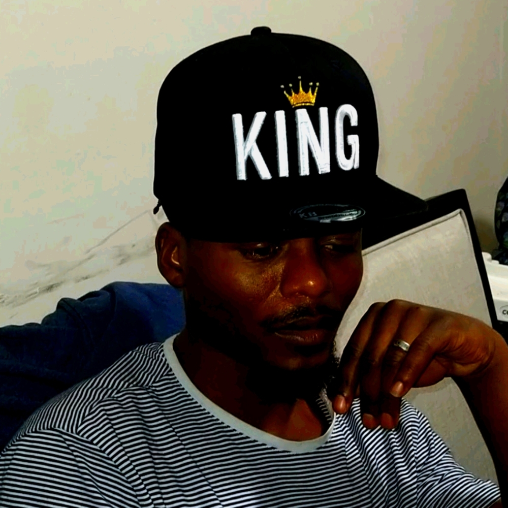 KING'S HAT KINGS WAREN BY A CELEBRITY